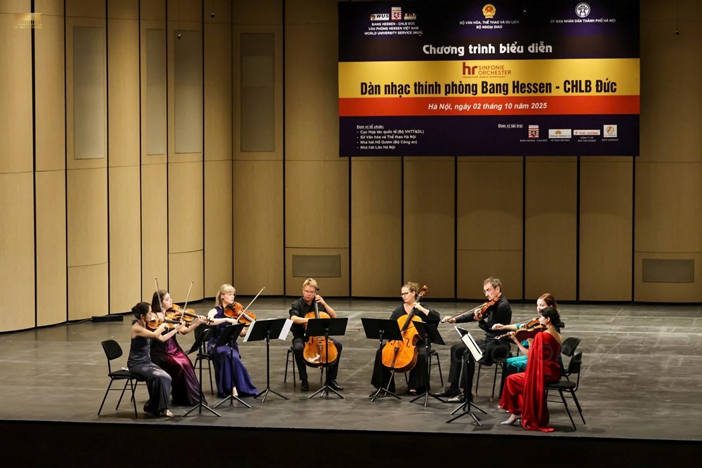 Dàn nhạc Giao hưởng Đài Phát thanh Frankfurt (trực thuộc bang Hessen) đã mang đến khán giả Việt Nam buổi hòa nhạc quy mô lớn. Ảnh: V.H