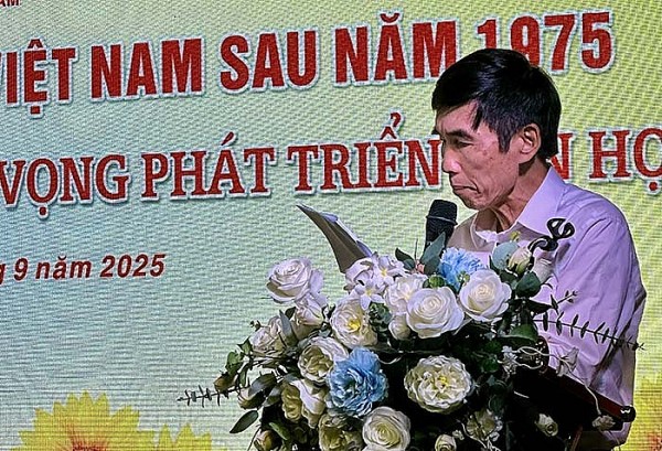 nha van van dong hanh cung dat nuoc va nhan dan