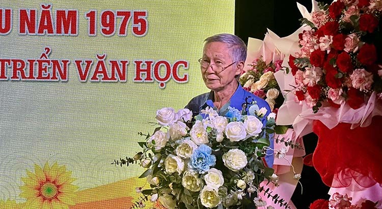Văn học Việt Nam sau 1975 từ một góc nhìn “bên lề”