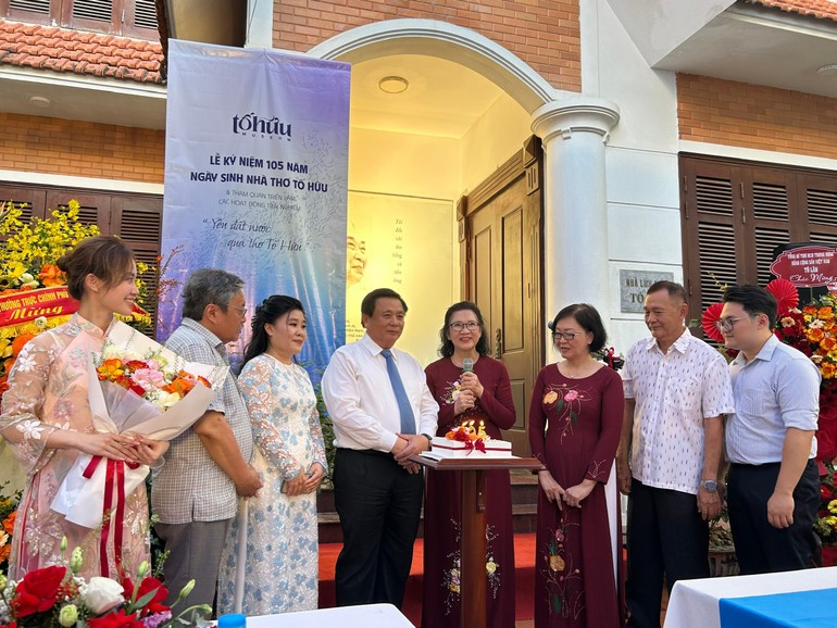 Kỷ niệm 105 năm ngày sinh nhà thơ Tố Hữu: Yêu Tổ quốc qua thơ Tố Hữu