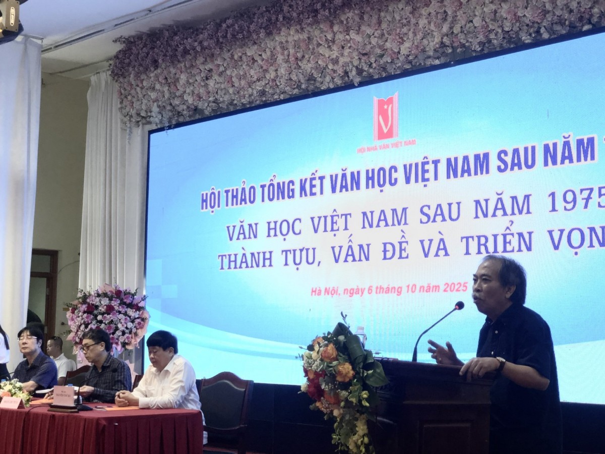 Nhà thơ Nguyễn Quang Thiều, Chủ tịch Hội Nhà văn Việt Nam phát biểu khai mạc Hội thảo. Ảnh: P.V