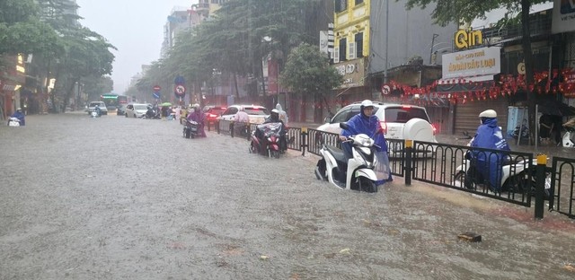 Thủ tướng: Chủ động ứng phó nguy cơ mưa lũ, sạt lở đất do ảnh hưởng của bão số 11