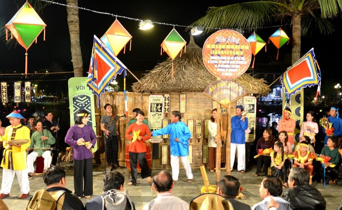 Bài chòi là một loại hình nghệ thuật dân gian độc đáo và hấp dẫn. Ảnh: T.L