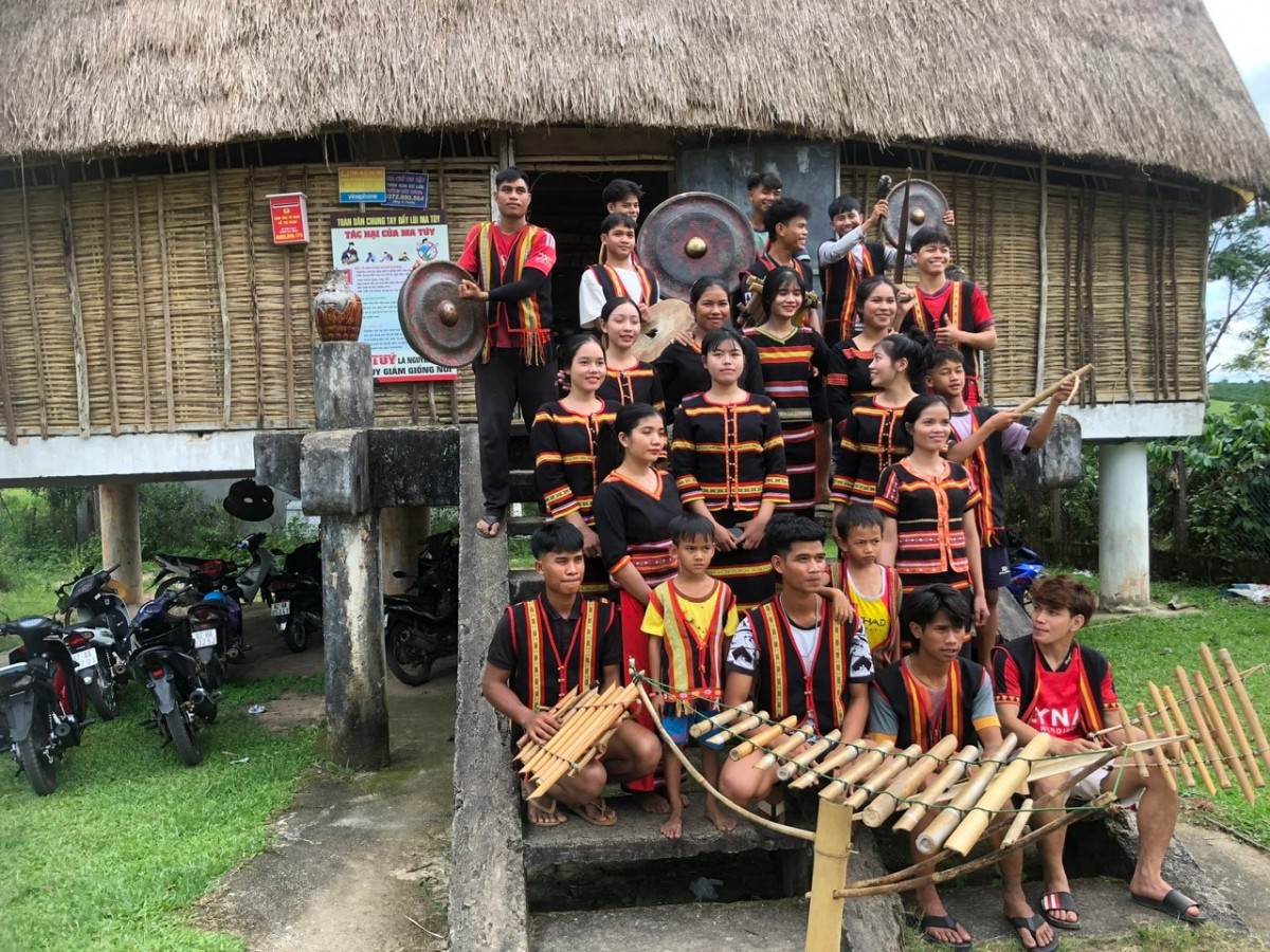 Bảo tồn và phát huy giá trị nghệ thuật diễn xướng dân gian