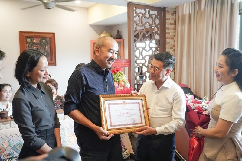 UBND Thành phố Hồ Chí Minh trao Bằng khen cho đạo diễn Bùi Thạc Chuyên