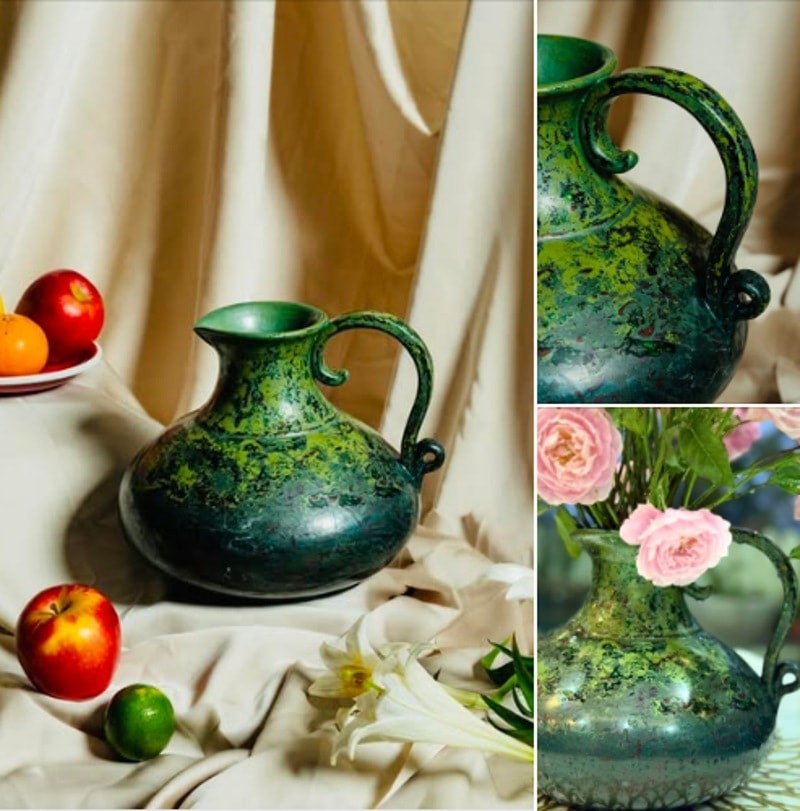 “Hoạ sơn ta trên gốm”, nơi mỗi chiếc bình kể một câu chuyện, một thử nghiệm nghệ thuật mang hơi thở của thời gian. Ảnh: Mer Space Gallery