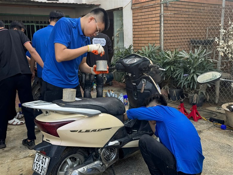 Trường Đại học Điện lực chung tay khắc phục hậu quả thiên tai