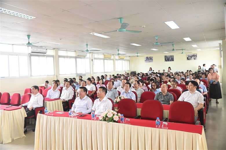 Trường Đại học Điện lực phát động quyên góp, ủng hộ đồng bào các địa phương bị ảnh hưởng bởi cơn bão số 10 và số 11