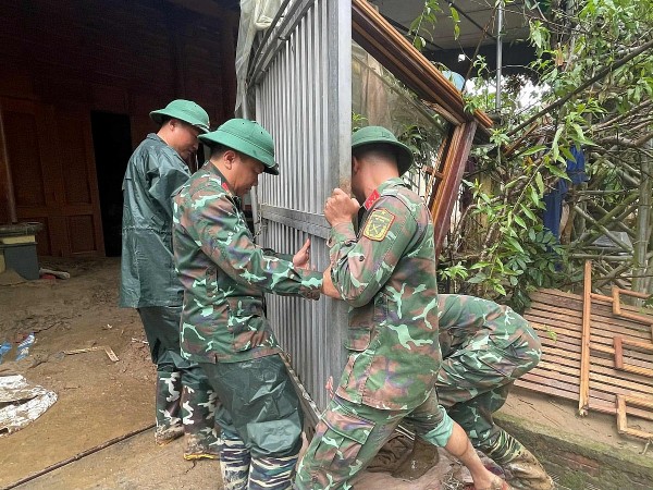 tinh quan dan trong mua lu