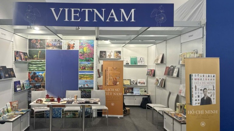 Không gian trưng bày Sách Việt Nam tại Hội chợ Sách Frankfurt (Đức).