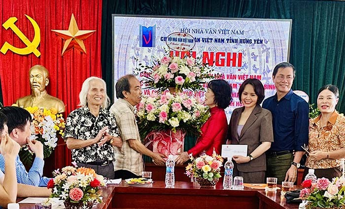 Ra mắt Chi hội Nhà văn Việt Nam tỉnh Hưng Yên