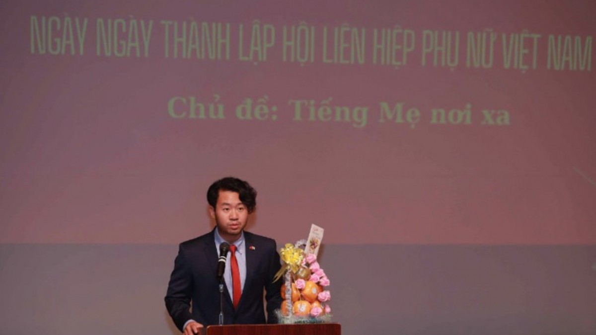 Ông Nguyễn Đăng Hoàng - Phó Lãnh sự phụ trách cộng đồng, Tổng Lãnh sự quán Việt Nam tại Osaka phát biểu tại chương trình. Ảnh: nhandan