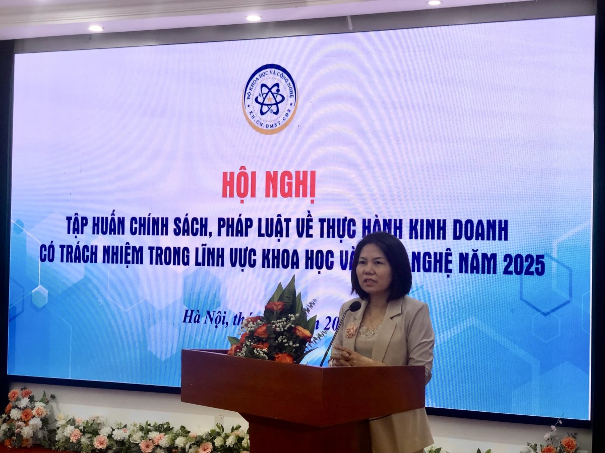TS. Nguyễn Như Quỳnh, Vụ trưởng Vụ Pháp chế, Bộ Khoa học và Công nghệ phát biểu đề dẫn. Ảnh: P.V