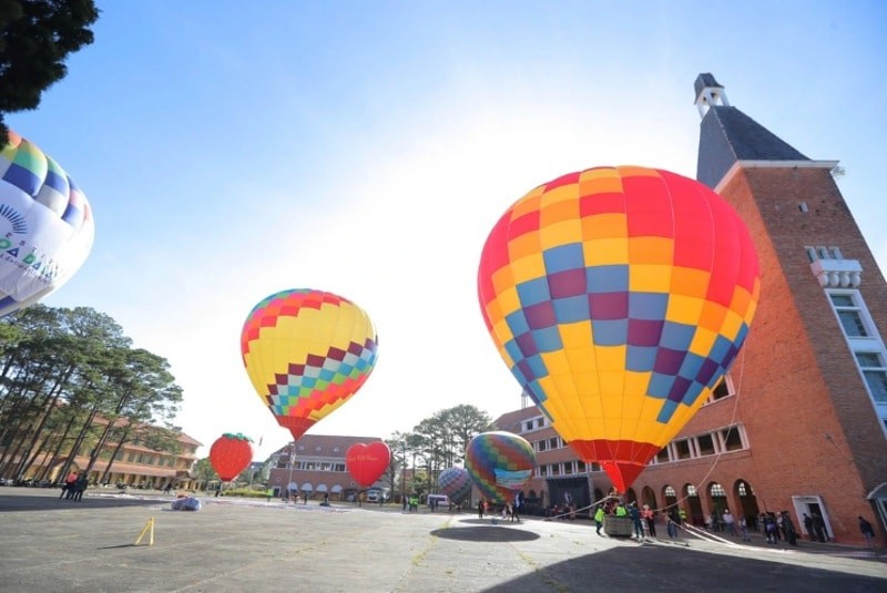 Hoạt động trình diễn khinh khí cầu tại Festival hoa Đà Lạt năm 2024. Ảnh: A.C