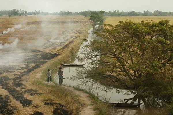 tre em nhin tu nhung khoang trong gia dinh thoi chien
