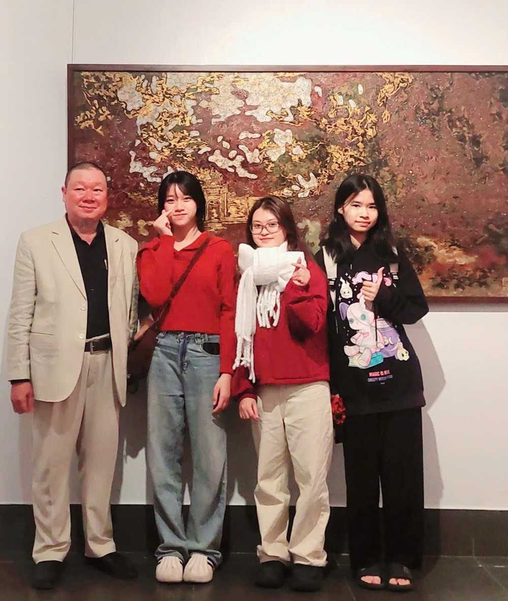 Trưởng Khoa Mỹ thuật ứng dụng Nguyễn Trường Linh và thế hệ học trò 2025