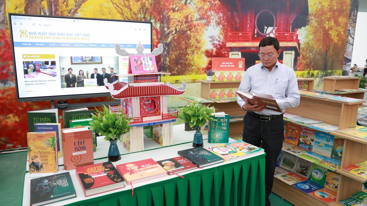 Nhà xuất bản Giáo dục Việt Nam: Lan tỏa tri thức tại mùa vàng văn hóa Việt