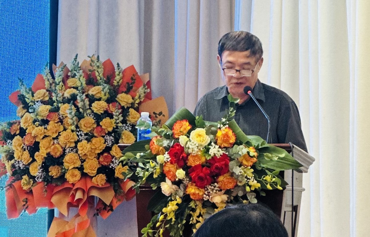 Bước đầu tìm hiểu Thơ Định Đề