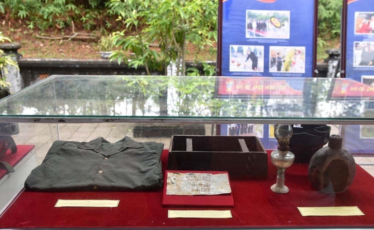 Các hiện vật được trưng bày tại Khu di tích lịch sử Chín Hầm. Ảnh: T.L