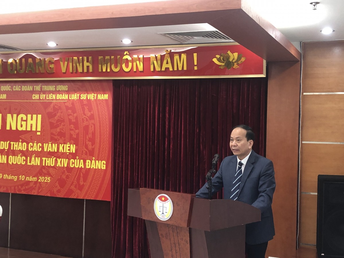 Đồng chí Đào Ngọc Chuyền, Phó Chủ tịch Liên đoàn Luật sư Việt Nam phát biểu đề dẫn Hội nghị. Ảnh: V.T