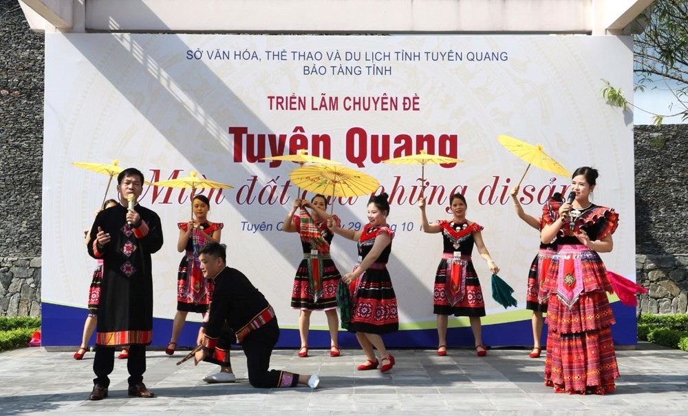 Chương trình văn nghệ mang đậm bản sắc vùng cao Tuyên Quang tại triển lãm. Ảnh: BTC