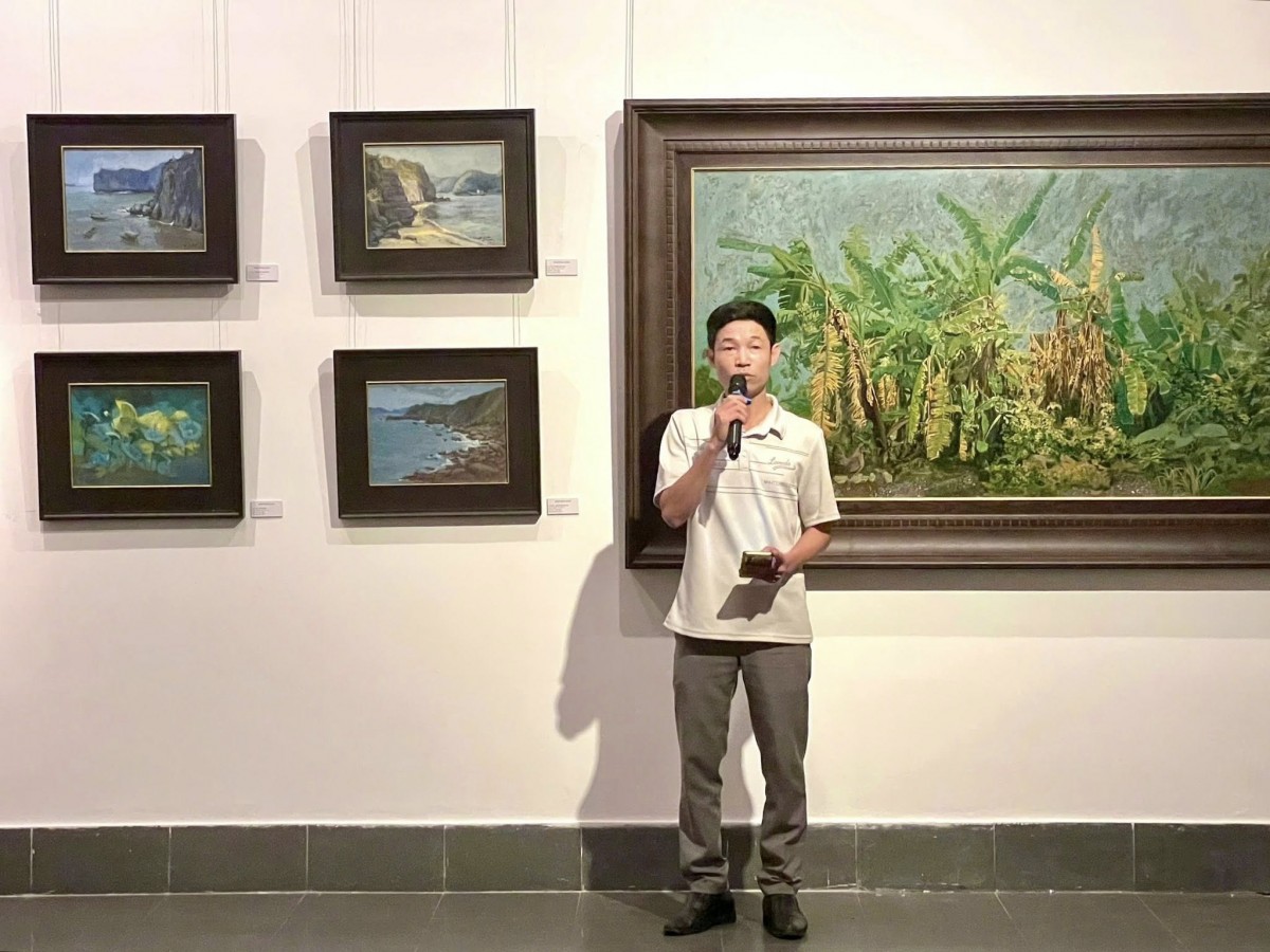 Triển lãm "Đôi mắt người Sơn Tây"