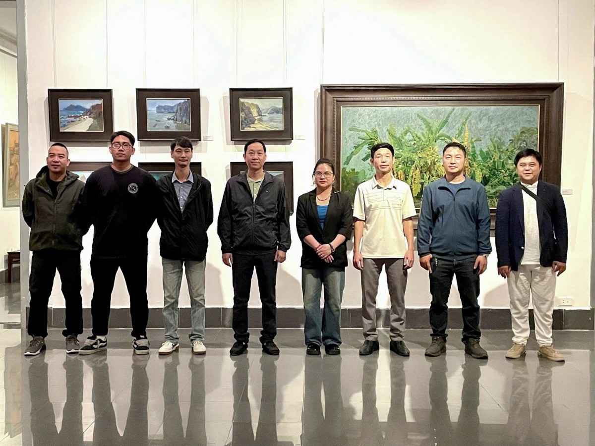 Triển lãm "Đôi mắt người Sơn Tây"