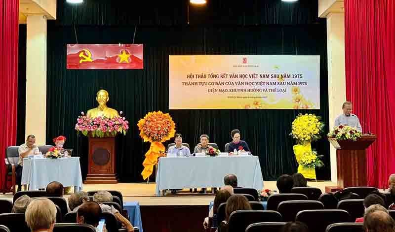 Văn học tinh hoa và văn học đại chúng trong điều kiện kinh tế thị trường và hội nhập quốc tế