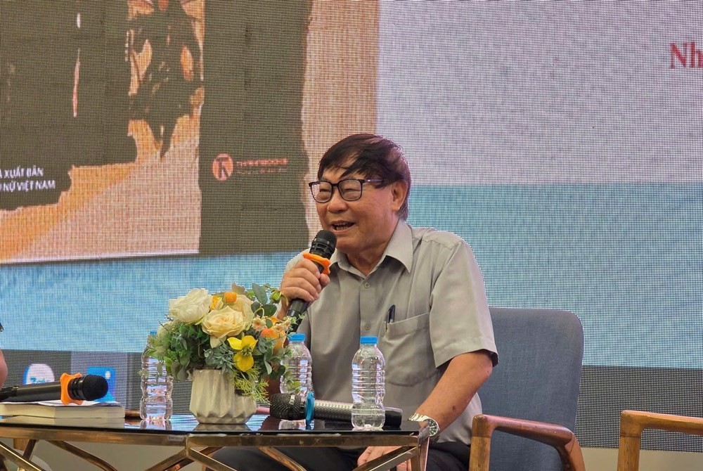 Nhà văn Hoàng Minh Tường ra mắt tiểu thuyết lịch sử “Chữ và người, 400 năm…”