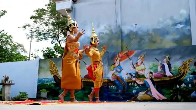 Mão (mũ) là một phần không thể thiếu trong trang phục truyền thống của người Khmer