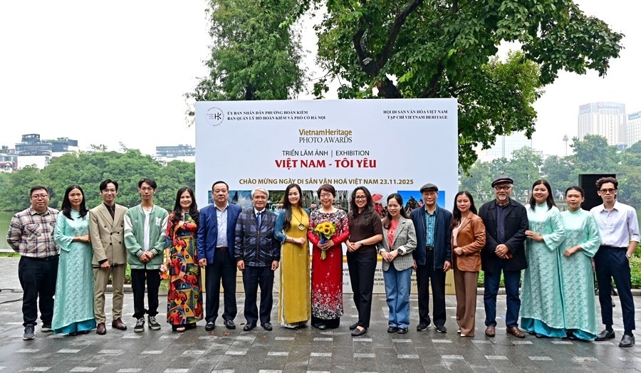 Các đại biểu tham dự triển lãm. Ảnh: BTC