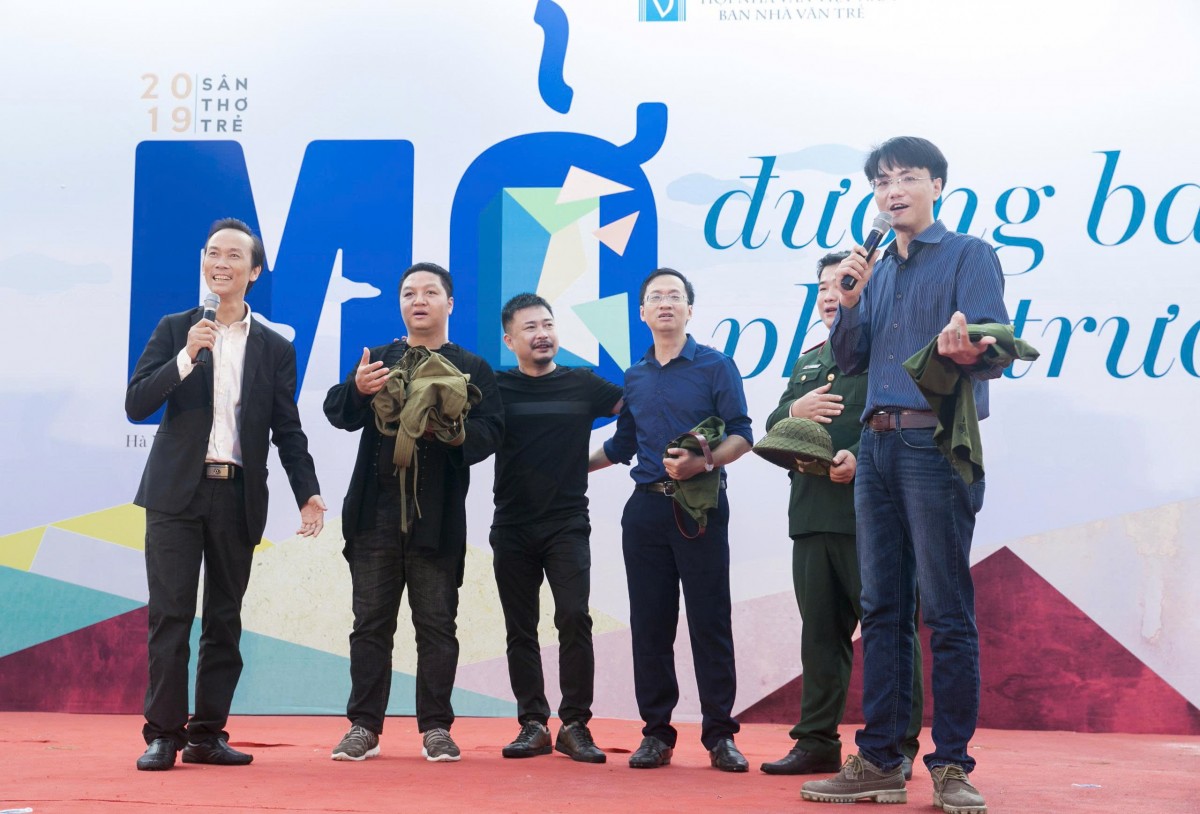 Đa sắc thơ trẻ trong bức tranh văn học đương đại