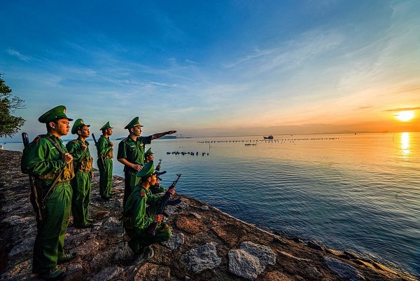 hoc tap va lam theo tam guong dao duc ho chi minh qua goc nhin nhiep anh