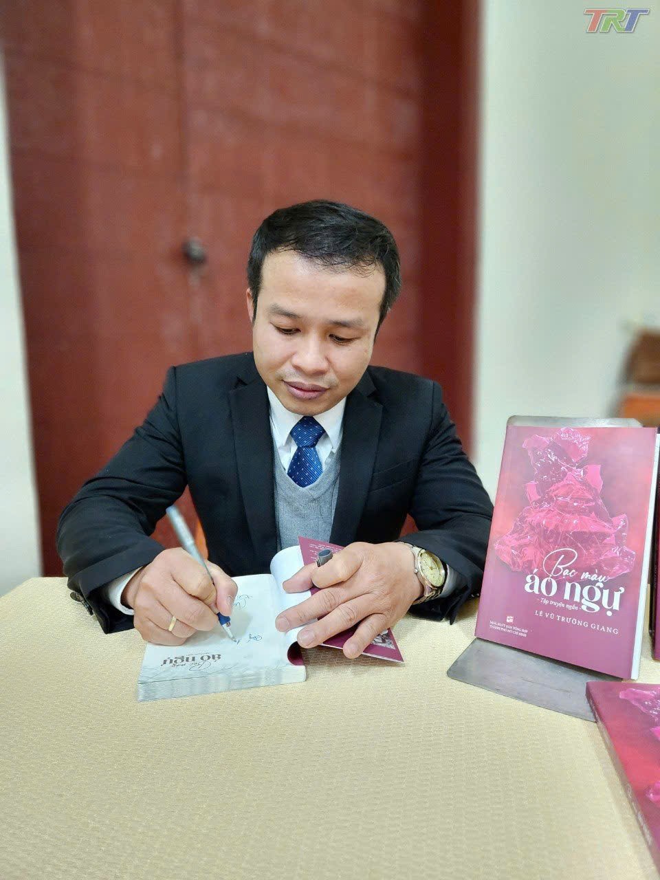 Từ bục giảng đến tác phẩm -  hành trình lan tỏa yêu thương