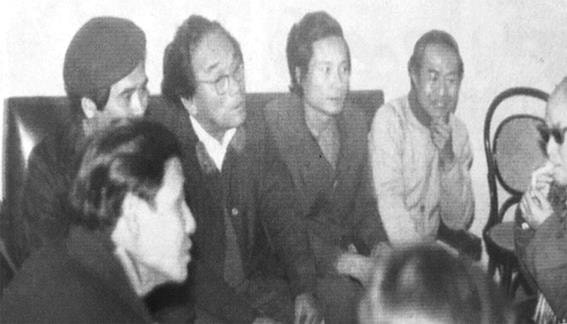 Âm thầm một ánh lửa