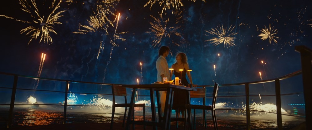 Bộ phim nói về tình yêu vượt khoảng cách và thời gian của cặp đôi trai gái Việt Nam - Ấn Độ.