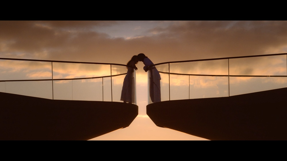 Việt Nam tươi đẹp và quyến rũ qua “Vạn dặm yêu em”