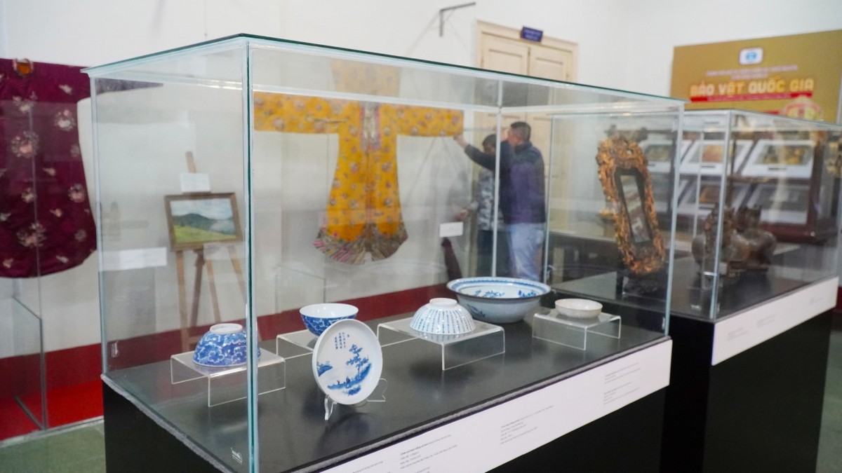 Nhiều hiện vật quý được trưng bày. Ảnh: Thành Huế.