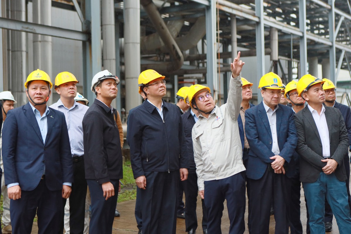 “Thiết thực đẩy mạnh sản xuất kinh doanh hoàn thành vượt mức toàn bộ các chỉ tiêu kế hoạch quản trị 2025, bù đắp những thiệt hại mà đất nước đang phải đối mặt do mưa lũ”