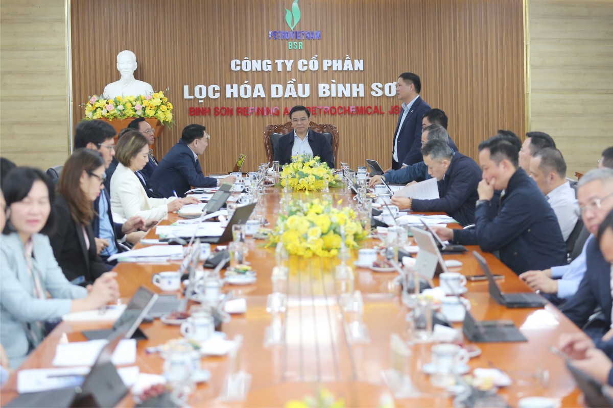 “Thiết thực đẩy mạnh sản xuất kinh doanh hoàn thành vượt mức toàn bộ các chỉ tiêu kế hoạch quản trị 2025, bù đắp những thiệt hại mà đất nước đang phải đối mặt do mưa lũ”