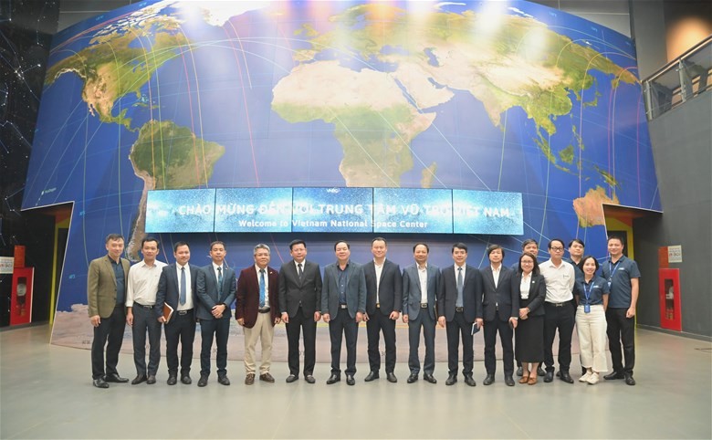 Tăng cường hợp tác toàn diện với Trung tâm Vũ trụ Việt Nam