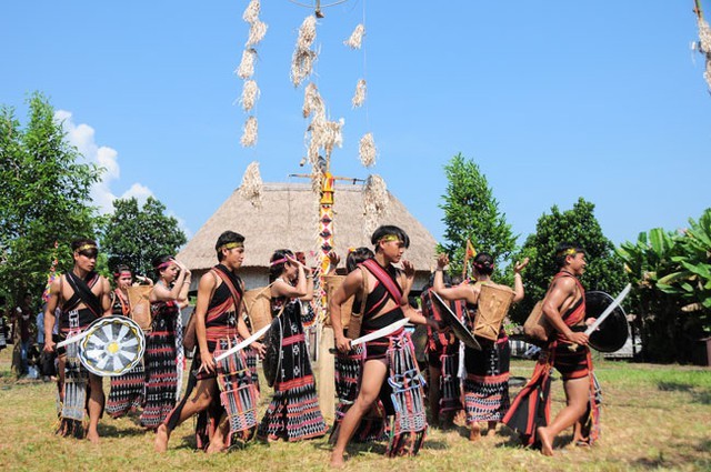 Du khách sẽ được trải nghiệm văn hóa Cơ Tu tại không gian làng dân tộc Cơ Tu. Ảnh minh họa