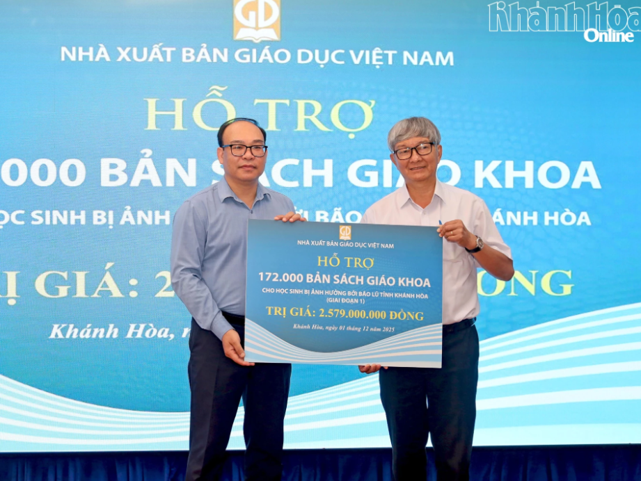 so giao duc va dao tao khanh hoa tiep nhan gan 200000 ban sach giao khoa ho tro hoc sinh vung lu