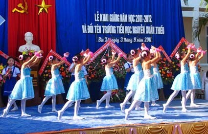 Trong tiếng trống trường có tiếng những nhịp tim