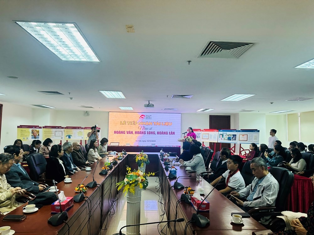 Quang cảnh Lễ trao tặng những di sản âm nhạc của các nhạc sĩ Hoàng Vân, Hoàng Long, Hoàng Lân cho Trung tâm Lưu trữ Quốc gia III. Ảnh: BTC