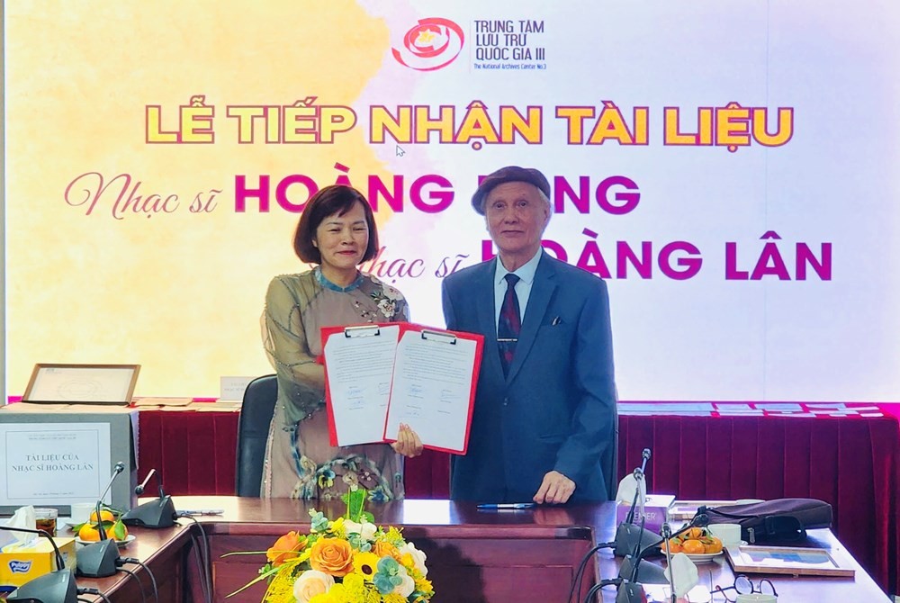 Trung tâm Lưu trữ quốc gia III tiếp nhận tư liệu quý của các nhạc sĩ gạo cội trao tặng