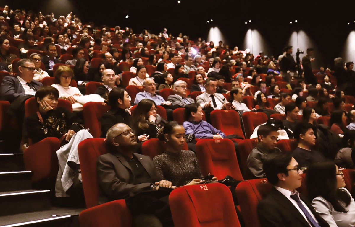 Đông đảo khán giả quốc tế và kiều bào tại Pháp đến tham dự buổi bế mạc Tuần lễ Điện ảnh Việt Nam. Ảnh: BTC