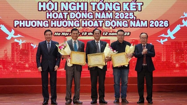 tong ket hoat dong va trao giai thuong hoi nha van ha noi nam 2025