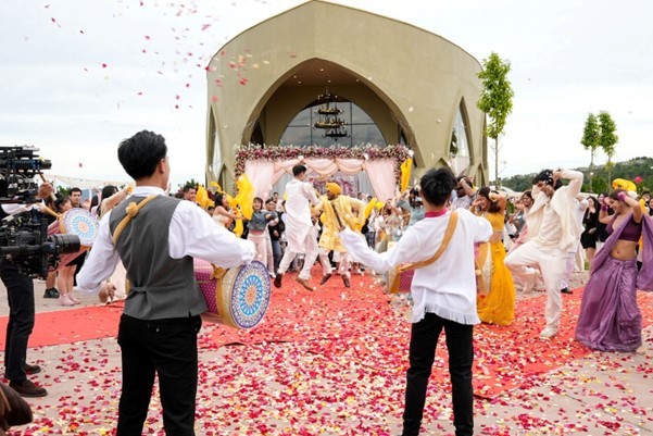 Khám phá nét giao thoa văn hoá qua “Vạn dặm yêu em”