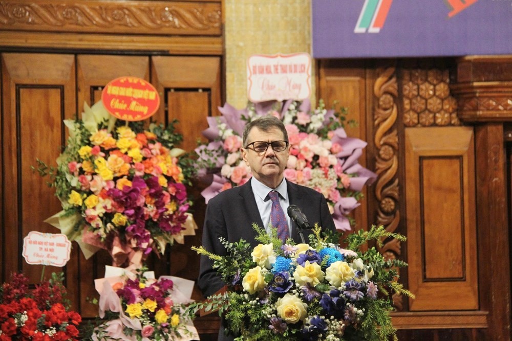 Đại sứ Bulgaria tại Việt Nam Pavlin Todorov phát biểu khai mạc chương trình nghệ thuật. Ảnh: BTC